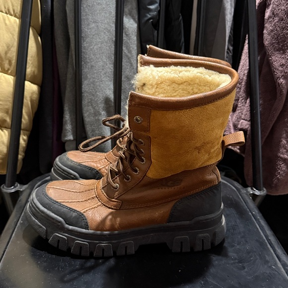 UGG Adirondack Boots - Picture 3 of 6